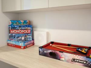 Riverview 2BR delicate Apt, 1min to train station