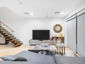 Conveniently Located Luxury 4BR Townhouse