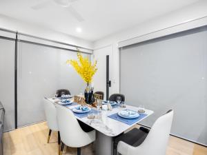 Conveniently Located Luxury 4BR Townhouse