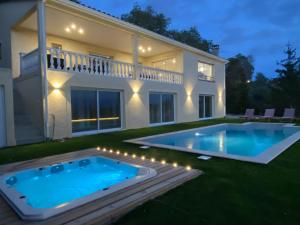 Villa 15 personnes - Piscine - Jacuzzi - Clim - Bar - Billard - Cinéma - Vue Panoramique