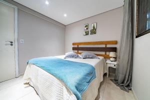 272 - Apartamento com 02 dormitórios a 200m da Praia de Canto Grande