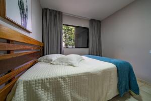 272 - Apartamento com 02 dormitórios a 200m da Praia de Canto Grande