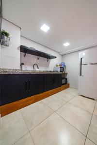 272 - Apartamento com 02 dormitórios a 200m da Praia de Canto Grande