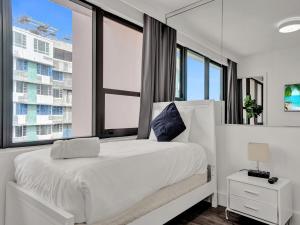 Gorgeous Miami Beach Condo Beach Service 1614