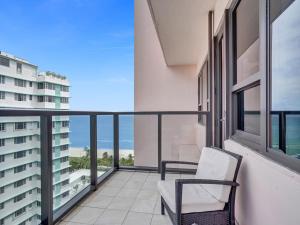 Gorgeous Miami Beach Condo Beach Service 1614