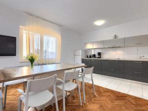 Apartment Nika-7 by Interhome 