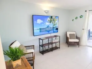 Waterfront Luxury Retreat: 2-Bed Villa Sea Life - Jolly Harbour