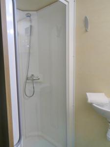 Maisons de vacances La Roulotte a 10min de Disneyland Paris - Cabane & Cabanon : photos des chambres