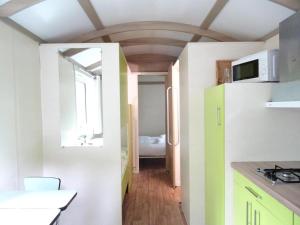 Maisons de vacances La Roulotte a 10min de Disneyland Paris - Cabane & Cabanon : photos des chambres