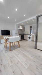 Studio lumineux avec parking proche Monaco, Nice, plage et gare