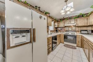 Ruidoso Cabin about 2 Mi to Alto Lake!