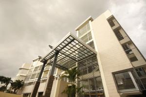 The Avenue Plaza Hotel