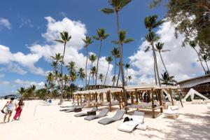 Seaside Luxury 1BDR Condo Paseo Playa Coral D-306