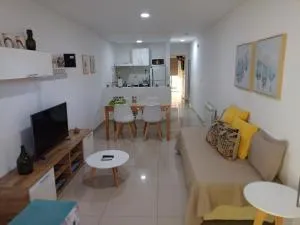 Nikemen, moderno dpto con patio y cochera cubierta - 内乌肯