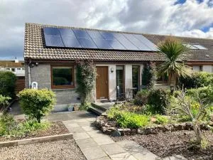 3-Bedroom Eco-house with EV charger. - Glenurguhart