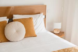 Lagos charming new 2 bedroom apartment built 2023