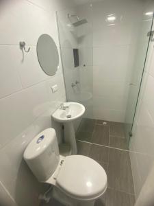 22 LINDO y AMPLIO APARTAMENTO CON BALCON 3 HABIT eN LAURELES ESTADIO