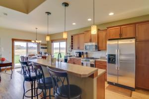 9 Mi to Downtown Bozeman Vacation Home with Hot Tub