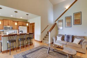 9 Mi to Downtown Bozeman Vacation Home with Hot Tub