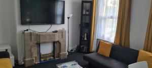 Bright 2-Bed Flat Stadium & Hospital Nearby