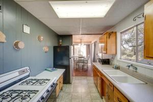 Quiet Sequoia National Forest Cabin with Fireplace