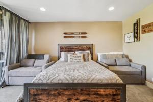 On-Site Skiing Truckee Studio with Balcony