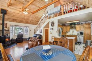 Peaceful Pinetop-Lakeside Cabin with 4 Decks!