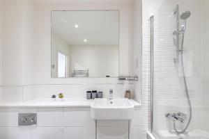 Contractors Gem, 2 Bed, Sleeps 6, Ensuite, onsite Parking