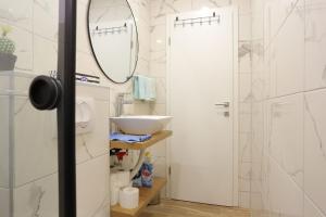 Apartments by the sea Zivogosce - Mala Duba, Makarska - 21781