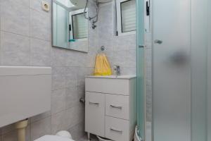 Apartments with parking space Marusici, Omis - 1131