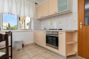 Apartments with parking space Marusici, Omis - 1131