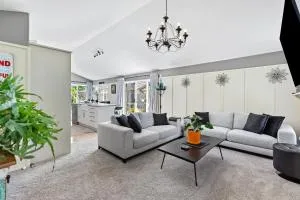 Hunter Lodge - Papamoa Beach Holiday Home - Kairua