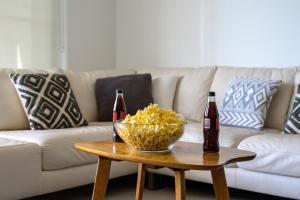 Luxury Stays Varsity-Robina-Bond