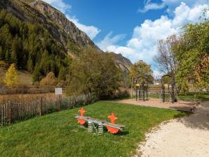 Cosy apartment in Tignes with garden