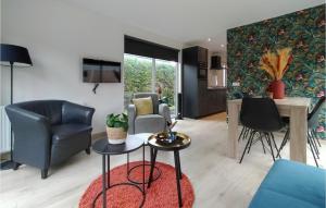 2 Bedroom Awesome Home In Heinkenszand