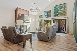 The Haven-Rustic Secluded Cabin - Newcastle