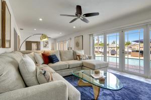 Riviera - Canal Views, Pool, & Work Friendly.