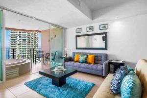 BEACH FRONT~ JACUZZI ~ SPECTACULAR OCEAN VIEWS