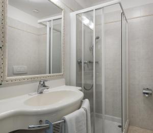 Double Room with Terrace and Garden View room in Hotel La Perla