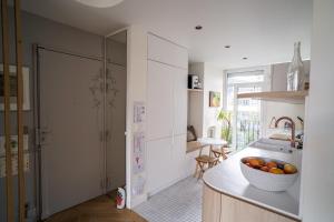 Spacious apartment with view of the Eiffel Tower