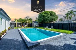 Trendy Family Home -Heated Pool - 戴维