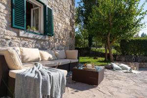 Hacienda Sylvia - secluded 4-bedroom villa with 45sqm heated pool