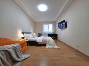 Велике ліжечко на Садовому. Мережа Alex Apartments. Цілодобове безконтактне заселення