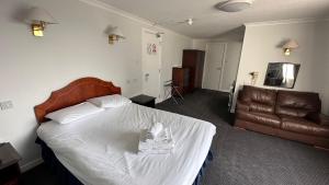 Double Room with Private Bathroom room in Bruce Hotel
