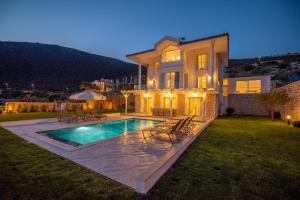 BEACHFRONT SARI VILLA WİTH PRIVATE SWIMMING POOL