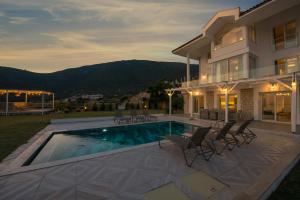 BEACHFRONT SARI VILLA WİTH PRIVATE SWIMMING POOL