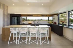 Moffat Beach Modern Oasis with Pool