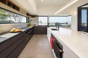 Moffat Beach Modern Oasis with Pool