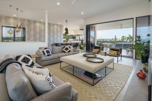 Moffat Beach Modern Oasis with Pool