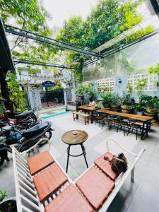 SHARK HOSTEL